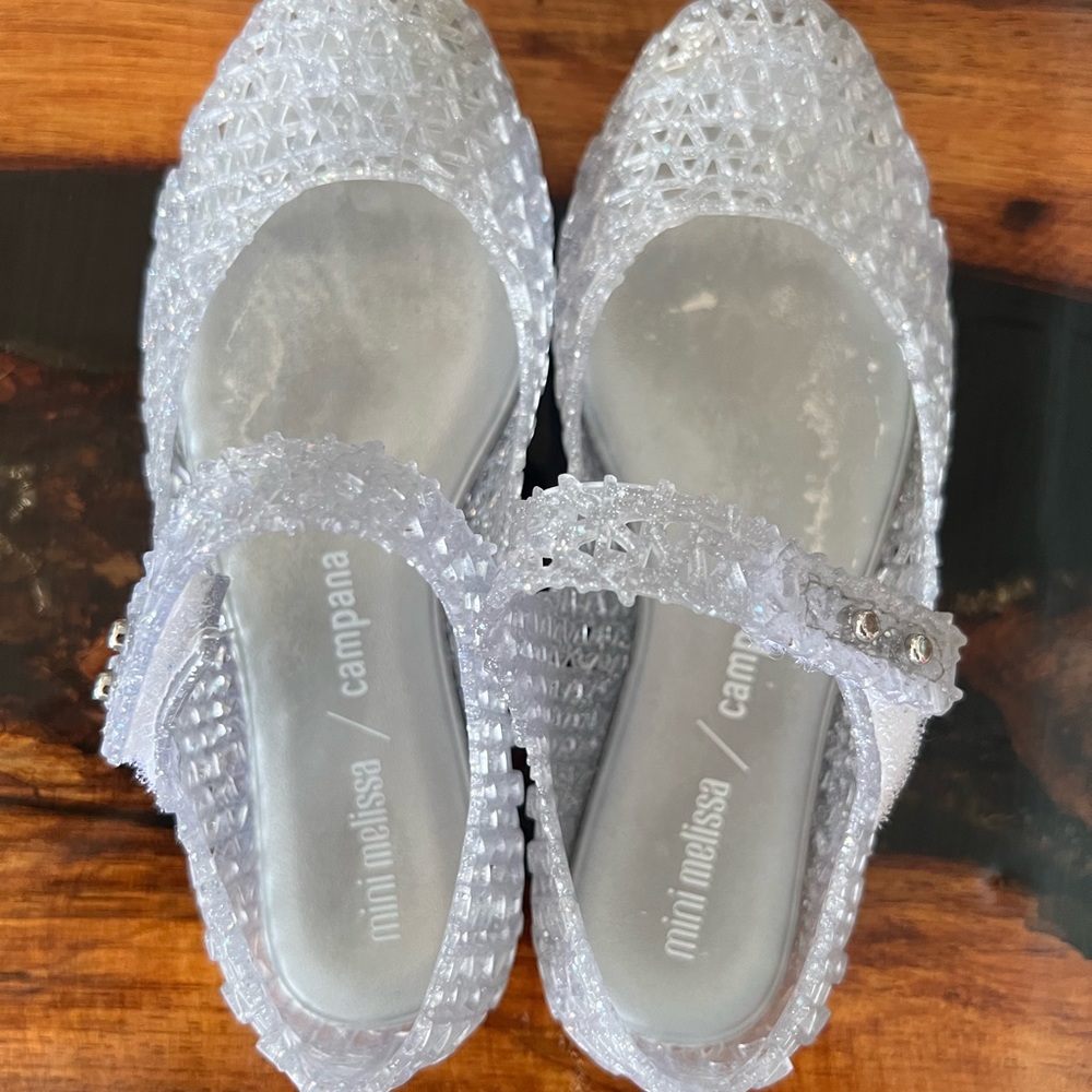 Mini Melissa Campana Papel Baby
Size: 11
Color: GLITTER HOLOGRAFIC gently worn - Picture 6 of 9